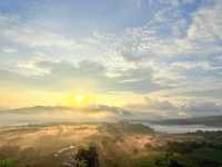 🌄雲海に包まれる朝、カオ・タキアン・ノーで心癒されるひととき。#タイ旅行 #雲海 #絶景スポット