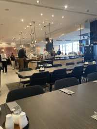 歐洲的飯店餐廳真是只能用大又美來形容