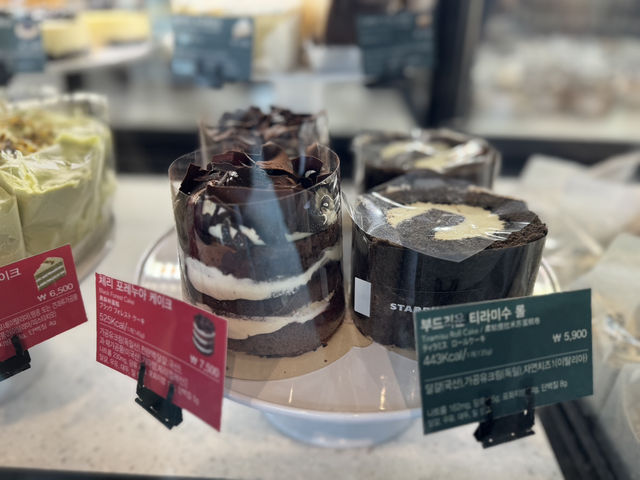 ☕️ A Floating Christmas Coffee: Holiday Magic at Seoul Wave Starbucks