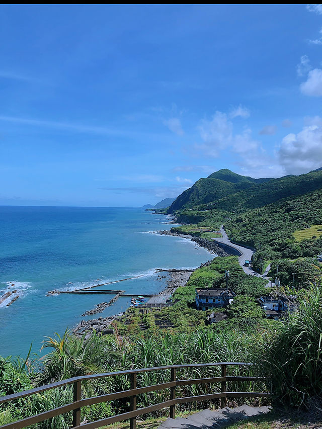 🌊大石鼻山步道｜花蓮海岸線上的天空步道，一次收藏山、海、藍天  📍 地點：花蓮縣豐濱鄉磯崎村 🕰️ 建議停留時間：1～1.5小時 🚶‍♀️ 