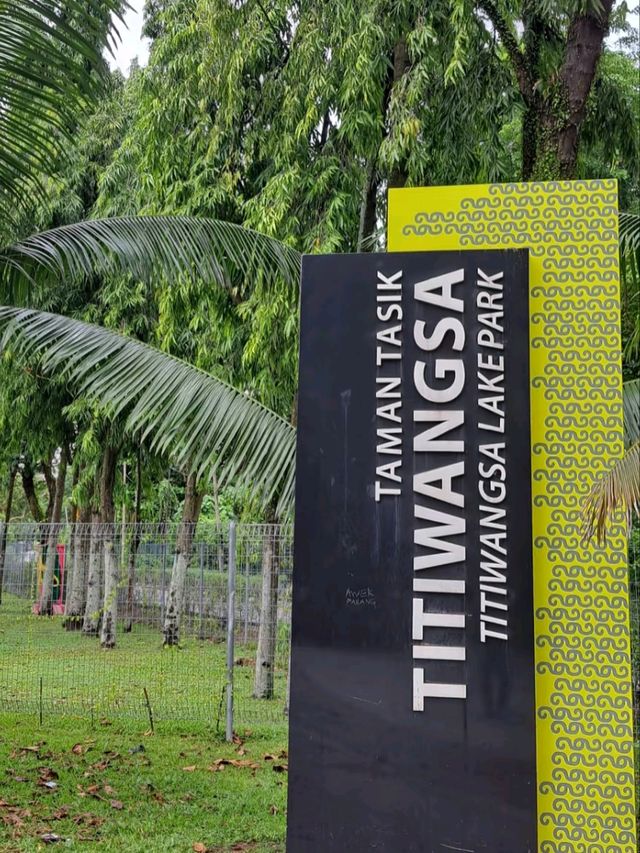 🚣‍♀️🌴 Make a Splash in KL! Water Fun at Tasik Titiwangsa 🌆💦