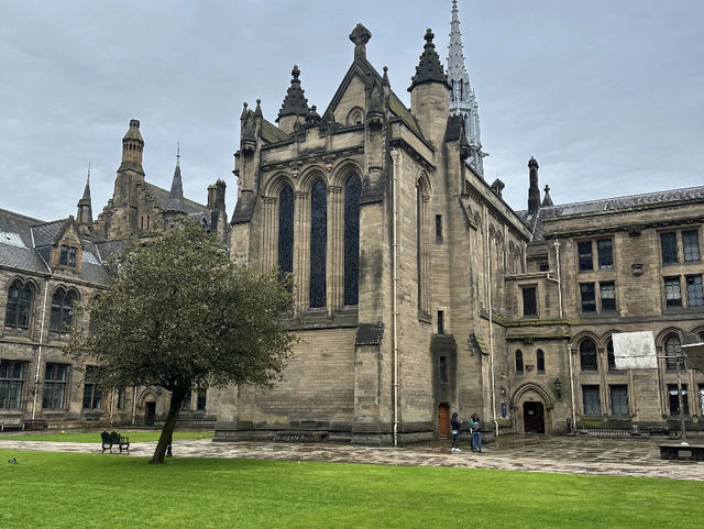 Exploring the Architectural Beauty of the University of Glasgow! 🇬🇧🏛️