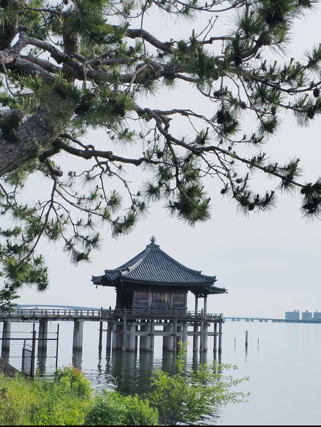 【湖に浮かぶ幻想の寺院🌕】浮御堂で静寂と絶景のひととき✨