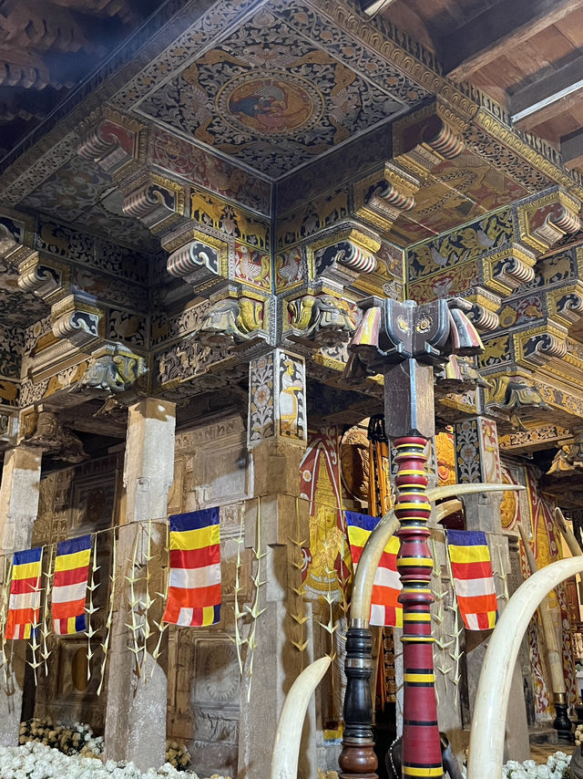 🕊️🇱🇰 Temple of the Sacred Tooth – Sri Lanka’s Holiest Site