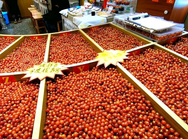 Gastro-trip in Wangfujing Snack Street!