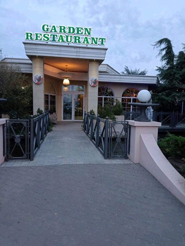 부저우의 푸른 안식처: Garden Restaurant