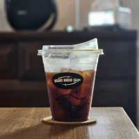 Hide and Sip Coffee (บางทีเรียก “Hide & Sip”) 