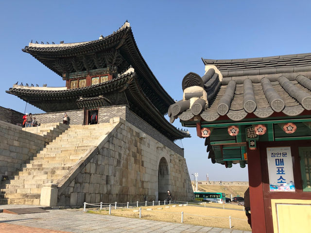 Walking around Hwaseong Fortress in Suwon