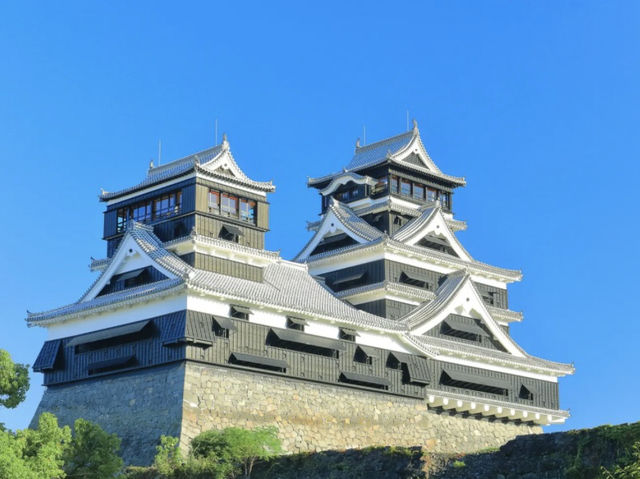 黑白城牆與天守閣氣勢恢宏