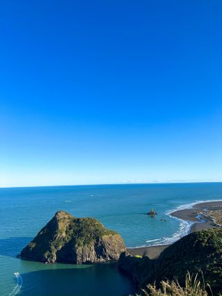 Omanawanui Track Carpark｜Where the rugged coastline meets the rhythm of hiking.