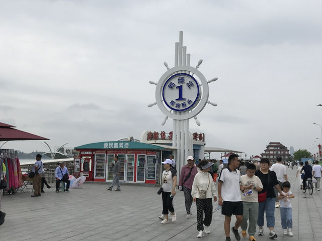 202507丹東：一趟直視北韓的邊境凝視📍鴨綠江 1 號碼頭遊船