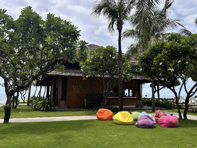 Danang Marriott Resort & Spa: A Relaxing Coastal Escape! 🌴🌊