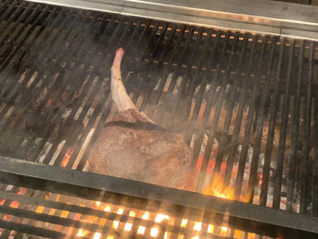 🍷 Opus Bar & Grill – A Flavorful Dining Experience at Voco Orchard