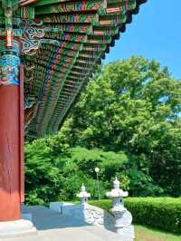 조용하고 평화로운 분위기의 작은 사찰