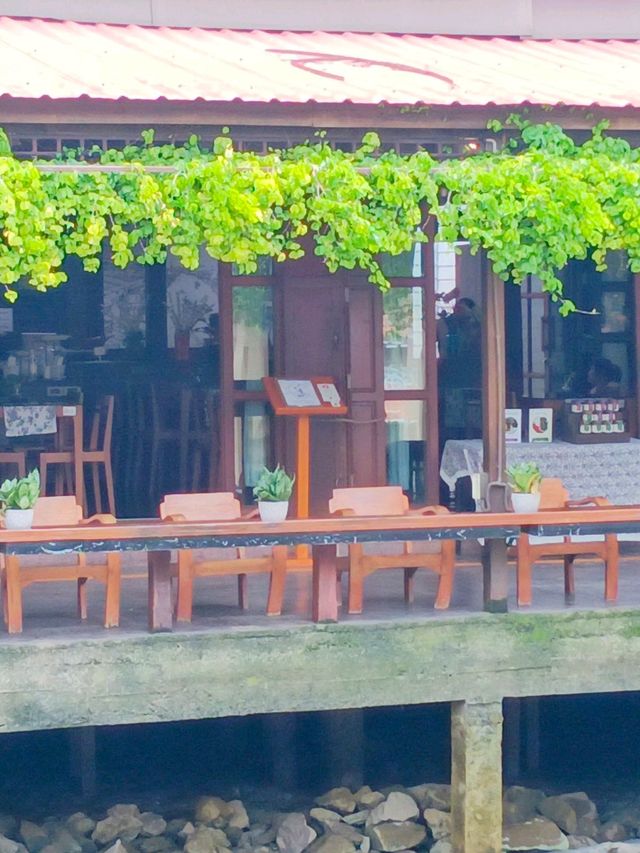ชบาเย็นฉ่ำ รีสอร์ท