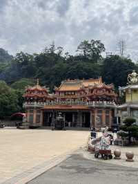 🌲 Alishan Entrance & Hanging Bridge – Gateway to Taiwan’s Forest Wonder