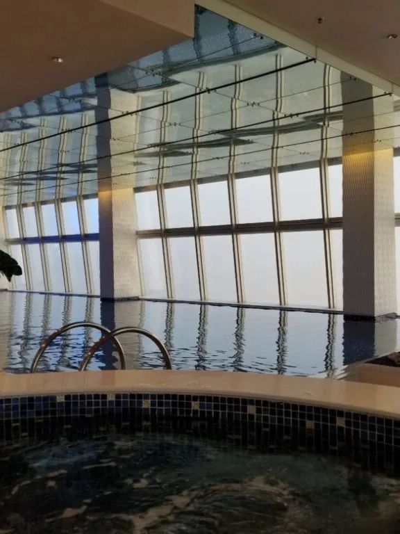 【雲の上から都会を望む！】リッツカールトン香港の魅力