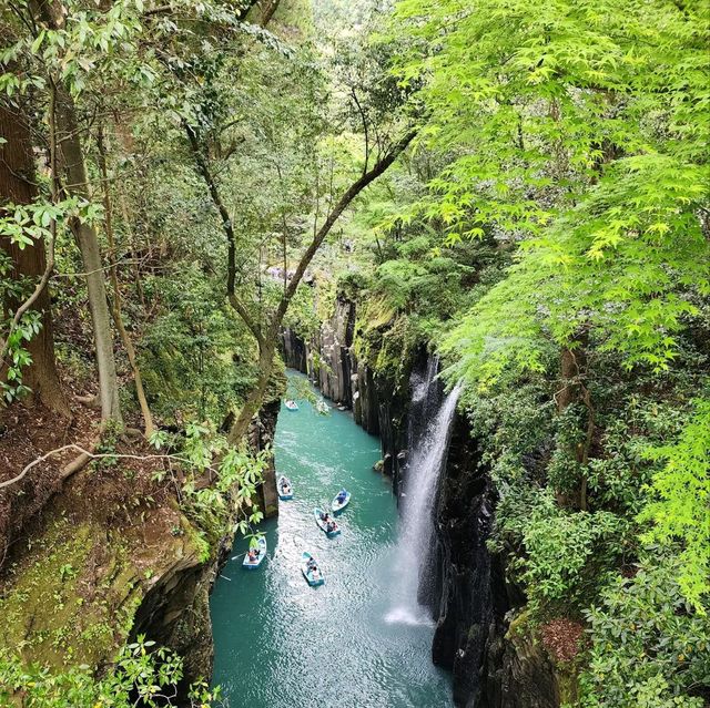 พายเรือที่ Takachiho Gorge