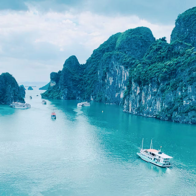 【神秘的な景観】ハロン湾🇻🇳 【神秘的な景観】ハロン湾🇻🇳