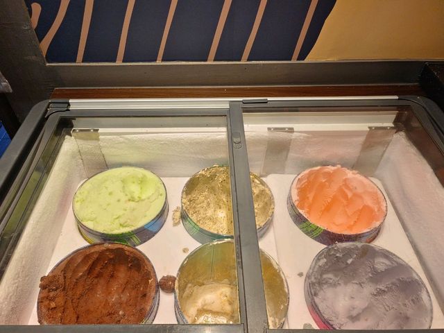 八雲町和牛海鮮鍋物火鍋新莊店