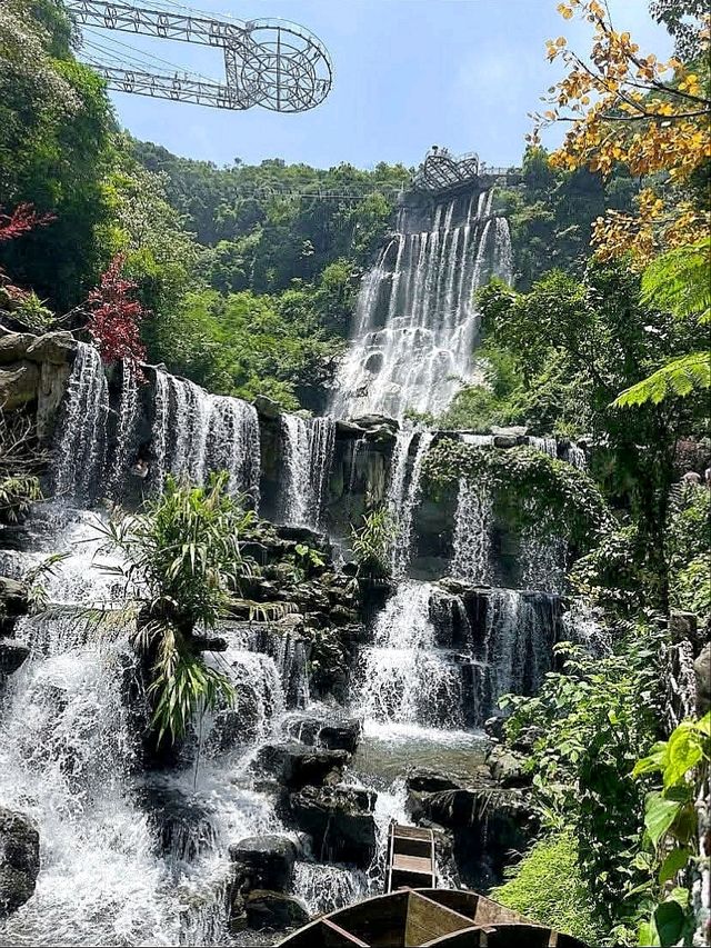 “Gulong Gorge: Guangdong’s Jurassic Adventure”