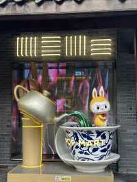 Chengdu’s Kuan Zhai Alley: Where History Meets Modern Buzz