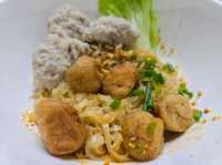 ร้านแซว ก๋วยเตี๋ยวลูกชิ้นปลา