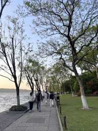 นั่งเรือ ทะเลสาบซีหู (West Lake) ที่เมืองหางโจว