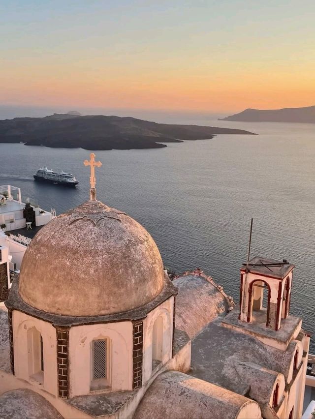 Exploring Fira’s Charm and Views Exploring Fira’s Charm and Views