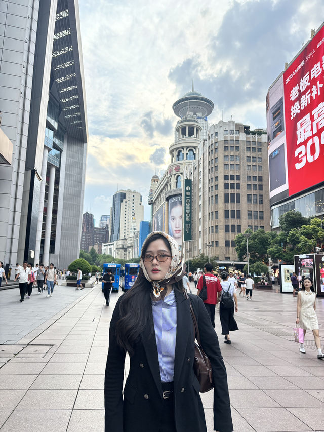 ครบทุกสไตล์ที่ Nanjing Road ช้อปกินเที่ยวถ่ายรูป 📸