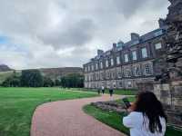 Holyrood Palace & Abbey : A Walk Through Royal History 