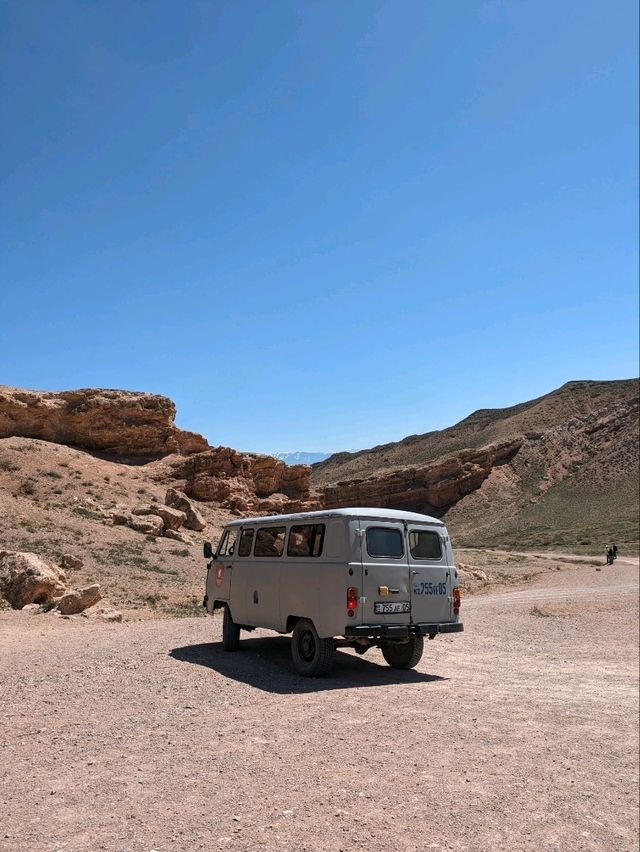 ⛰️ 大自然がつくり出す奇跡・チャリンキャニオン