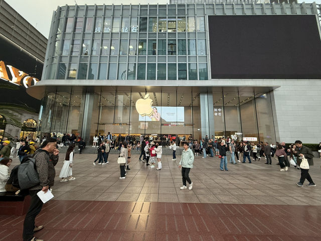 ถนนคนเดินหนานจิง (Nanjing Road Pedestrian Street) 