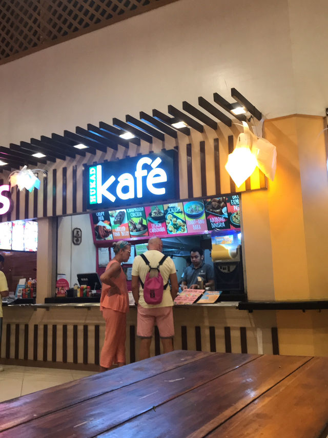 マクタン島 オススメ レストラン（フードコート）