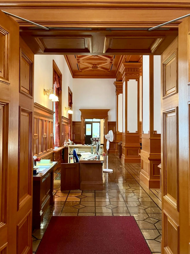 🏛️ Exploring the Historic Red Brick Ministry of Justice Building 🏛️ Exploring the Historic Red Brick Ministry of Justice Building