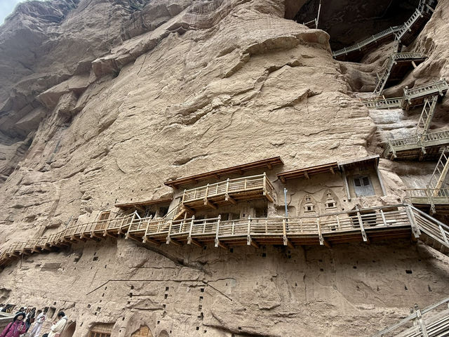A 1600-year-old site on Yellow River with 183 caves and niches, 694 stone statues A 1600-year-old site on Yellow River with 183 caves and niches, 694 stone statues