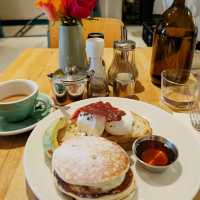 🥝 New World Brunch Royalty in De Pijp