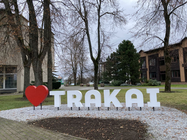 静寂に包まれた湖に佇むカウナス城 静寂に包まれた湖に佇むカウナス城