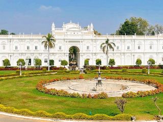 インドにあるヨーロッパ: 金と複雑な遺産、ジャイヴィラス