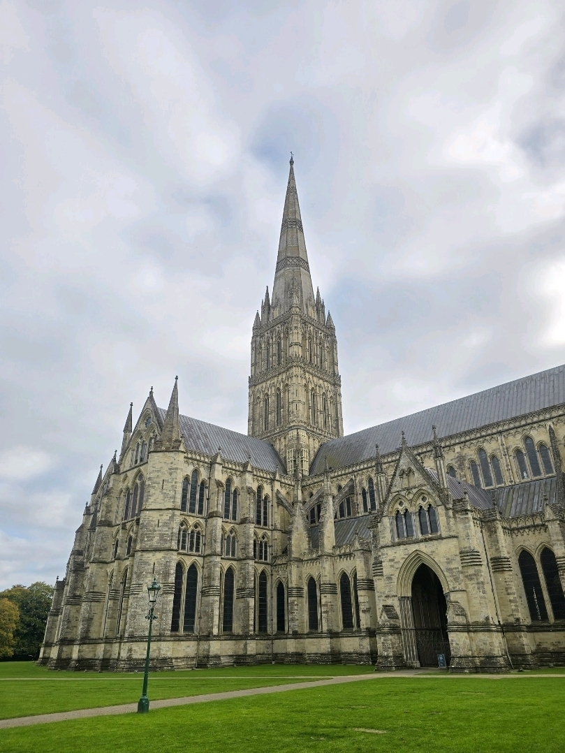 ソールズベリー大聖堂 — イギリスの壮麗な大聖堂。 | Trip.com