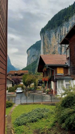 Lauterbrunnen… what kind of village is this?! 😂🏔️🤍
