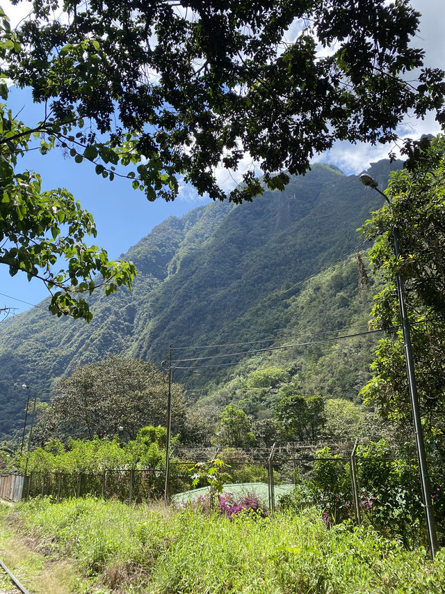 Exploring Machu Picchu on a Budget: Cusco to Aguas Calientes Adventure 🚶‍♂️🌄