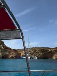 🎒🌴 Backpacker Essentials for Comino Island