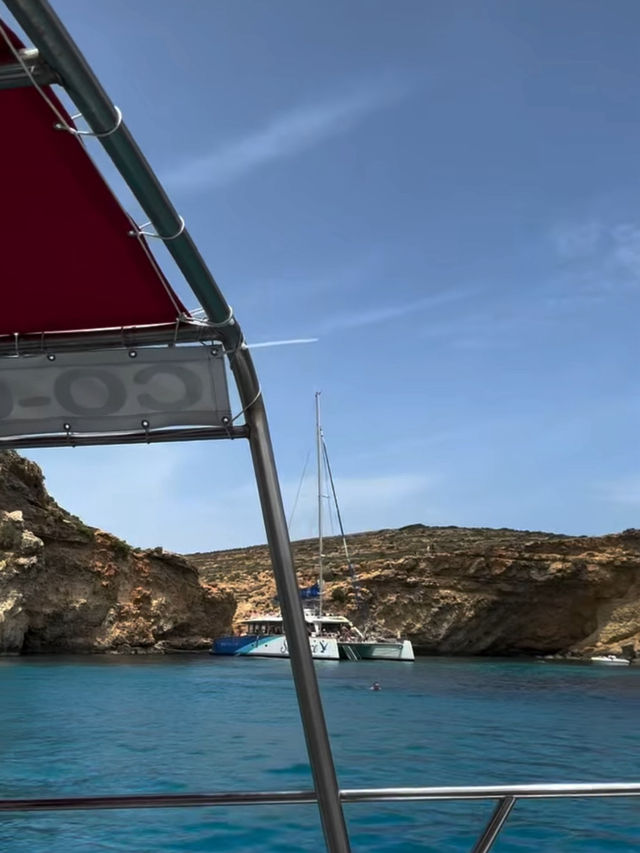 🎒🌴 Backpacker Essentials for Comino Island