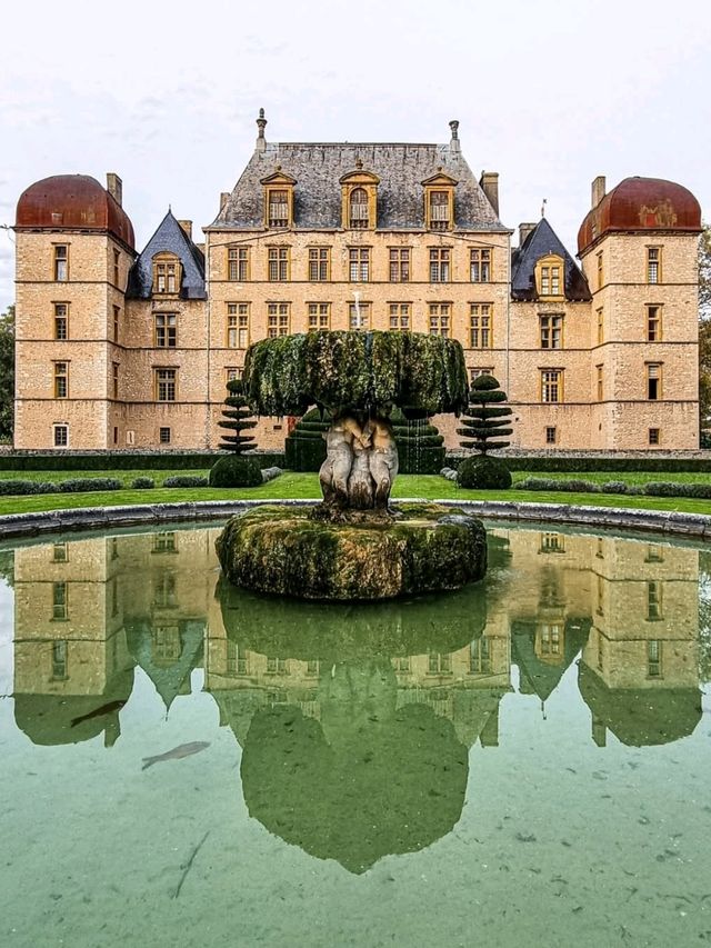 Château de Fléchères: A Baroque Gem in the Heart of Beaujolais