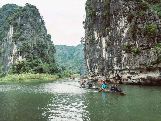 Tam Coc: Vietnam’s Hidden Gem of Limestone Peaks and Peaceful Rice Fields