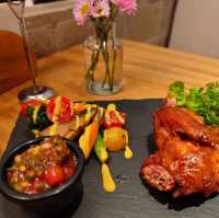 Warm Culinary Haven at Mama Kelly