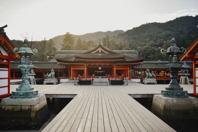 壮麗な厳島神社を鑑賞