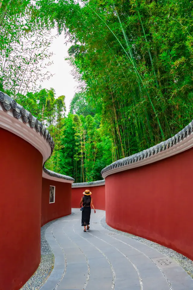 Chengdu!! The red wall of Wangjianglou Park is surprisingly photogenic