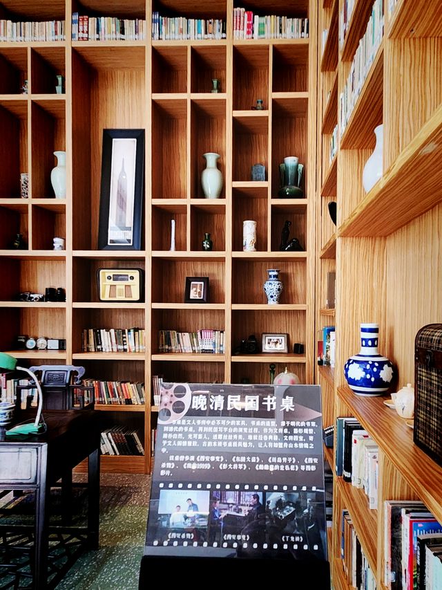 西影大廈有一個以電影之名點亮一城書香的影屋